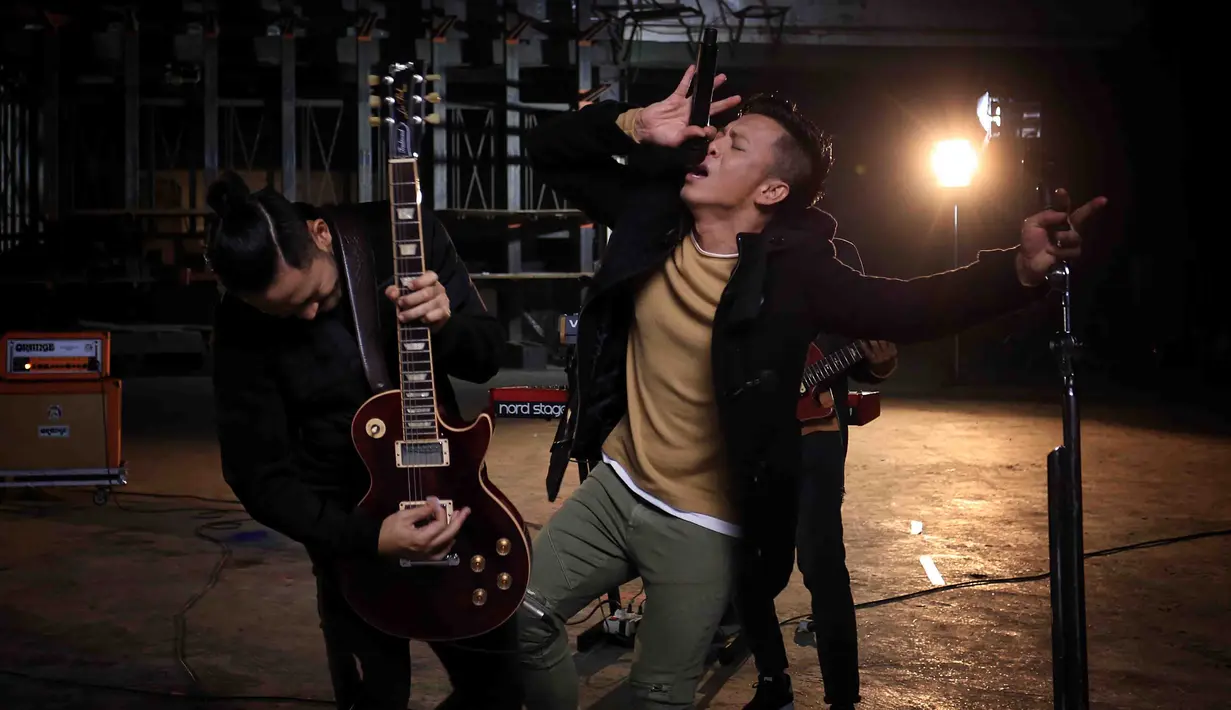 Sebelum mengeluarkan album baru, para personel NOAH kembali membuat video klip. Kini, Ariel cs menggarap video klip untuk single My Situation. Lirik lagu berbahasa Inggris ini menjadi pengantar sebelum album barunya dirilis. (Deki Prayoga/Bintang.com)