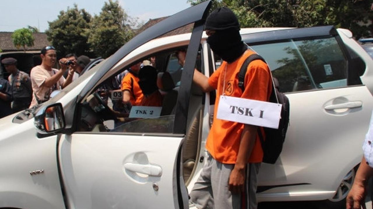 Begini adegan rekonstruksi pembunuhan sadis mahasiswi di Kediri