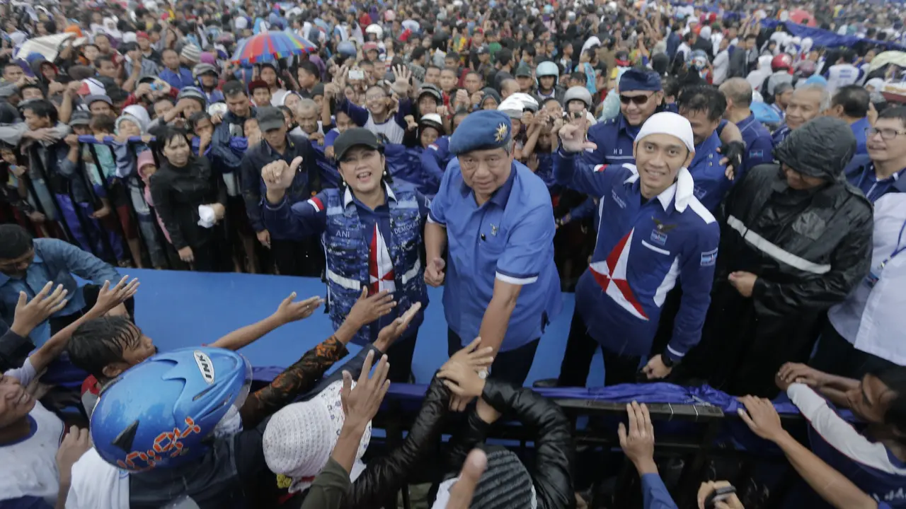 [FOTO] Meski Diguyur Hujan, SBY Tetap Kampanye