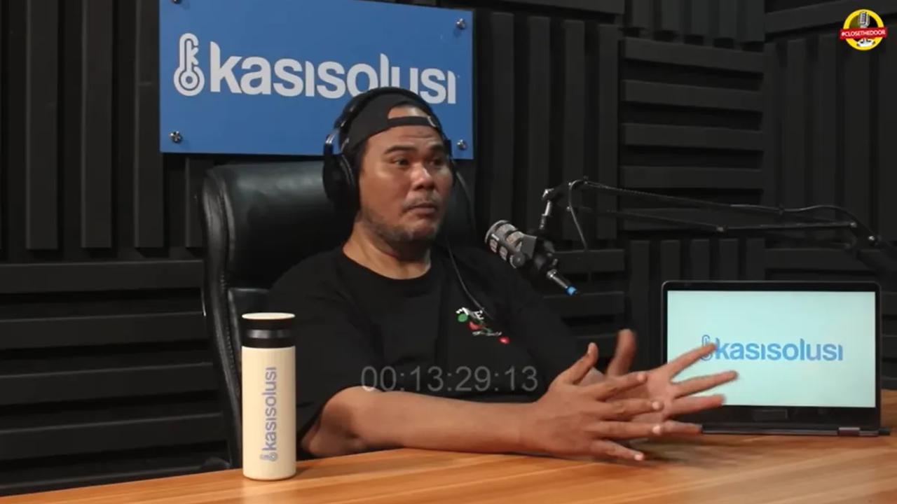 Fahmi Bo bekerja selama 2 tahun dengan Azis Gagap sejak tahun 2010. Fahmi pun masih ingat gajinya sebagai sopir saat itu yakni 3 juta per bulan.<br>