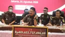 Direktur Penyidikan Jampidsus Kejagung Saiful Bahri Siregar (tengah) bersama Kasubdit Penyidikan TPK dan TPPU pada Direktorat Penyidikan Jampidsus Abvianto Syaifulloh (kanan) memberikan keterangan terkait kasus dugaan korupsi tata kelola nikel di Gedung Bundar, Kejaksaan Agung, Jakarta, Senin, 31 Agustus 2026. (KLY/Arie Basuki).