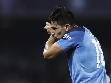 Penyerang Napoli, Giovanni Simeone berselebrasi usai mencetak gol ke gawang Rangers pada pertandingan lanjutan Grup A Liga Champions di stadion Diego Armando Maradona di Naples, Italia, Rabu, 26 Oktober 2022. Simeone mencetak dua gol dan mengantar Napoli menang atas Rangers 3-0. (Alessandro Garofalo/LaPresse via AP)