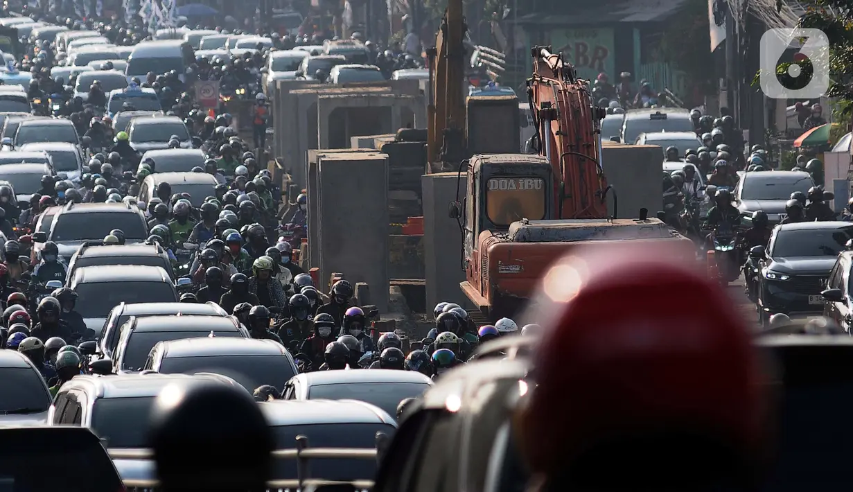 Di kawasan Tebet, proyek konstruksi akan dilakukan di Jalan KH. Abdullah Syafei sisi selatan (pintu air) menuju Jalan Asem Baris (masjid Nur Haq). (merdeka.com/Imam Buhori)