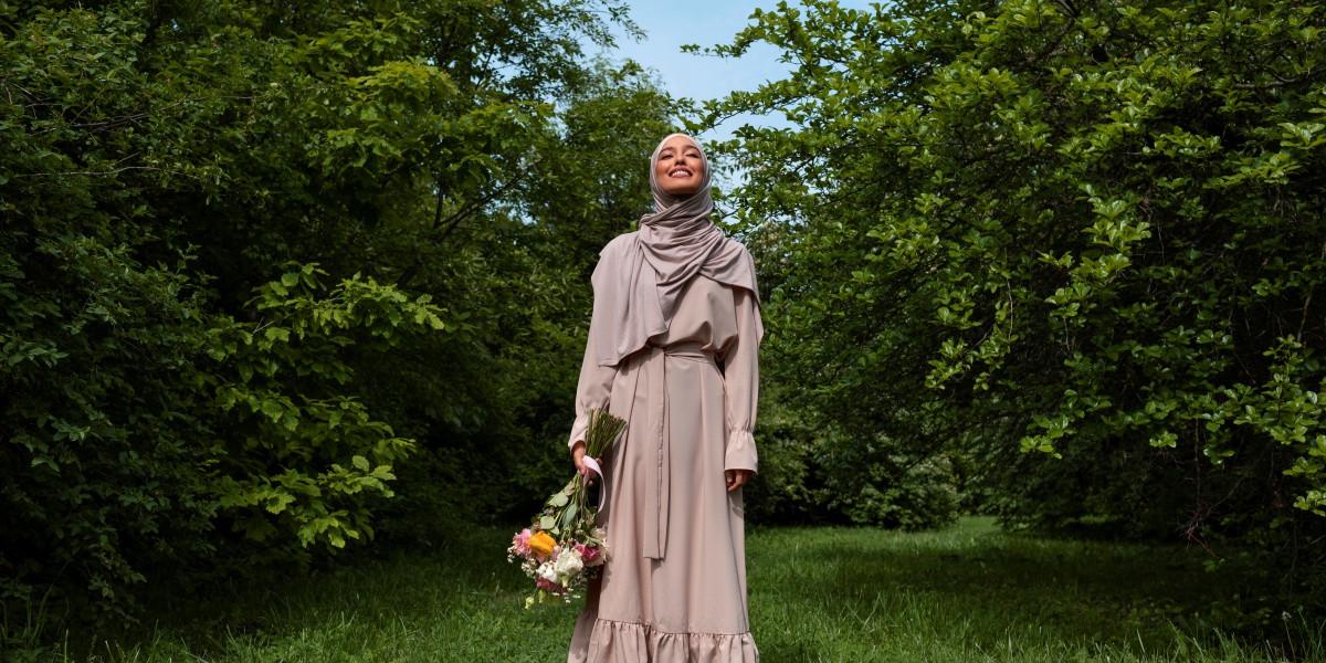 Ilustrasi Gamis Syari Bahan Jatuh