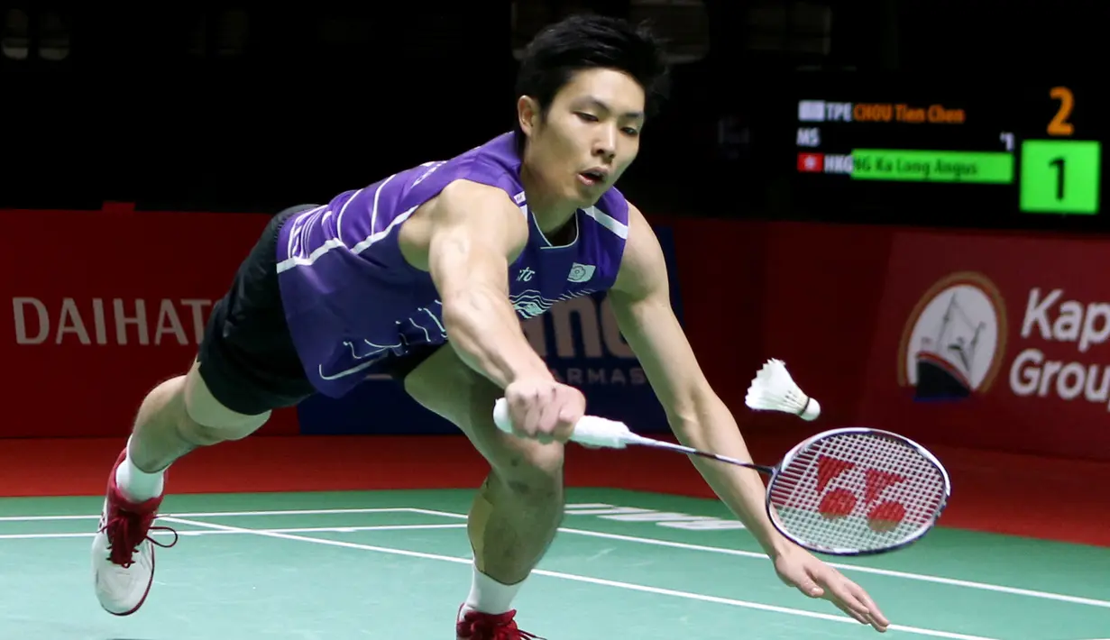 Dalam All England 2022 lalu, Chou Tien Chen yang kini menghuni peringkat ke-4 BWF ini terhenti langkahnya di babak semifinal (19/3/2022). Ia menyerah dalam laga 2 game dari unggulan pertama asal Denmark, Viktor Axelsen yang akhirnya juara dengan skor 10-21, 15-21. (AFP/PBSI)