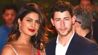 Makin Lengket, Priyanka Chopra dan Nick Jonas Mesra di Kelab Malam