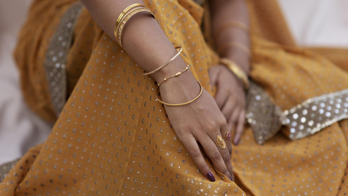 7 Kesalahan Memakai Gelang Emas yang Membuat Cepat Kusam dan Rusak