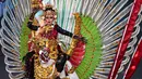 Peserta yang mengenakan kostum bertema HEAL (Kemanusiaan, Bumi, dan Kehidupan) mengikuti Jember Fashion Carnaval (JFC) ke-24 di Jember, Jawa Timur, Minggu (26/7/2026). (AFP/ Juni Krsiwanto)