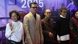 Tidak hanya karena menghidupkan kembali nuansa AADC, tapi juga karena pemilihan pemain muda berbakat yang menggantikan Nicholas Saputra dan Dian Sastrowardoyo. Sutradara kenamaan Riri Riza dan produser Mira Lesmana ikut menggarap proyek ambisius ini.