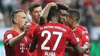 Para pemain Bayern Munchen merayakan gol ke gawang Eintracht Frankfurt pada laga Piala Super Jerman, di Commerzbank Arena, Frankfurt, Minggu (12/8/2018). (AFP/Daniel Roland)