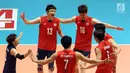 Pemain Timnas voli putra Korea Selatan merayakan poin saat melawan Kazakhstan pada 8 besar grup E Kejuaraan Voli Asia 2017 di GOR Tri Dharma, Gresik, Sabtu (29/7). Korea Selatan unggul 3-1 (25-18, 23-25, 25-23, 25-13). (Liputan6.com/Helmi Fithriansyah)