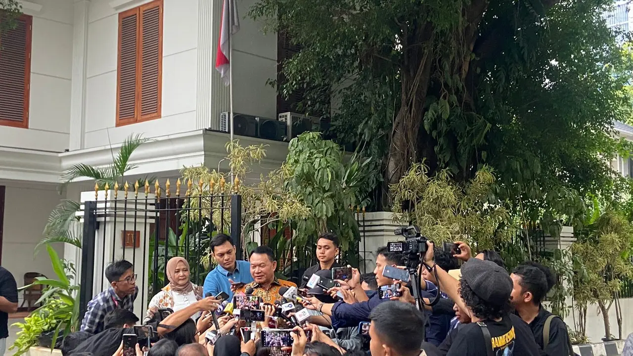 Mantan KSAD Dudung Abdurachman di rumah Prabowo Subianto, Kertanegara,