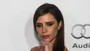 Victoria Beckham telah menggandeng beberapa ahli kosmetik di dunia. Ia pun merogoh kocek besar untuk mengajak kerja sama para ahli kosmetik, salah satunya Estee Lauder. (AFP/Bintang.com)