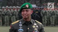 Pejabat baru Kepala Staf TNI Angkatan Darat (KSAD) Jenderal Andika Perkasa saat upacara serah terima jabatan di Mabes TNI AD, Jakarta, Kamis (29/11). (Liputan6.com/Faizal Fanani)