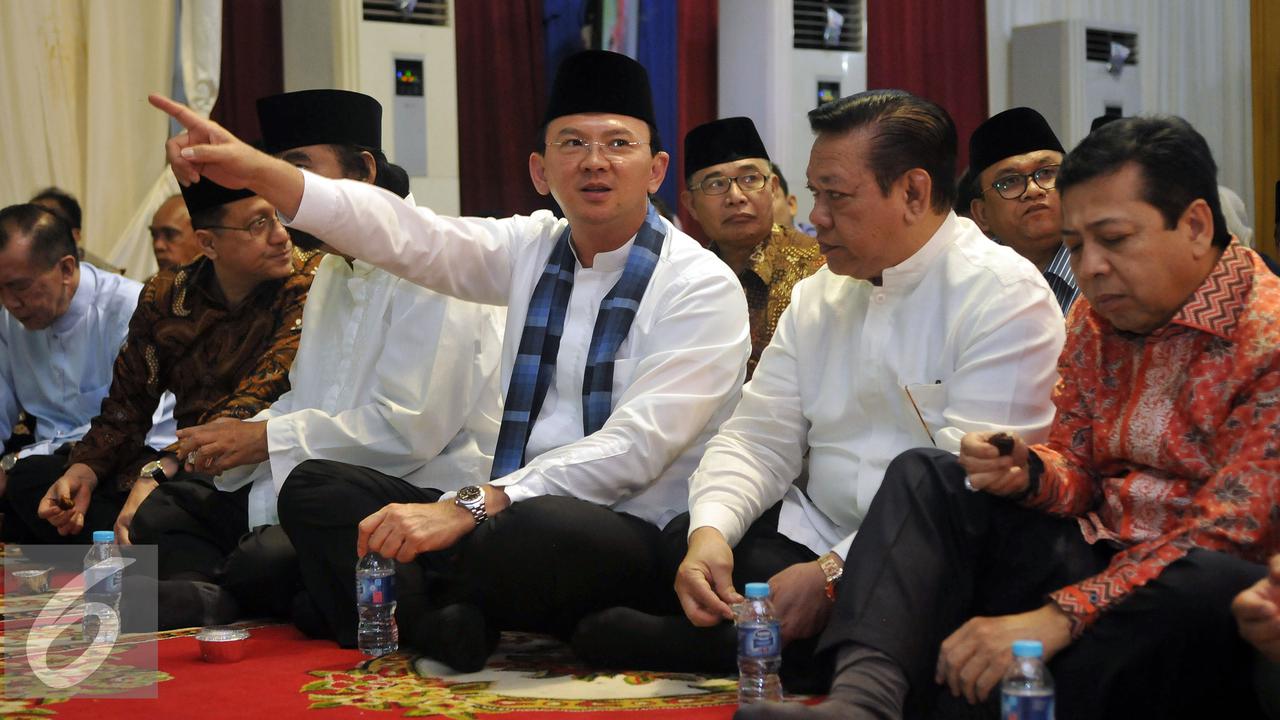 20160609- Gaya Ahok Saat Buka Puasa Bareng Partai Nasdem-Jakarta- Johan Tallo