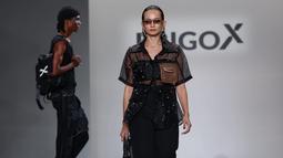 Enzy Storia di runaway Runaway New York Fashion Week. (Foto: Instagram/ erigostore)