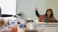 Menteri Kelautan dan Perikanan Susi Pudjiastuti menggelar konferensi pers di Jakarta, Selasa (6/10/2015). Susi mengabarkan pengadilan negeri Sabang menolak putusan praperadilan yang diajukan pemilik kapal MV SS2. (Liputan6.com/Faizal Fanani)