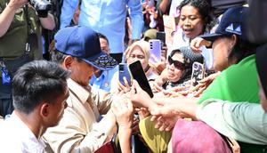 Presiden Prabowo Subianto saat Prabowo mendatangi salah satu posko warga terdampak bencana Sumatera. (Dok. Biro Pers Presiden)