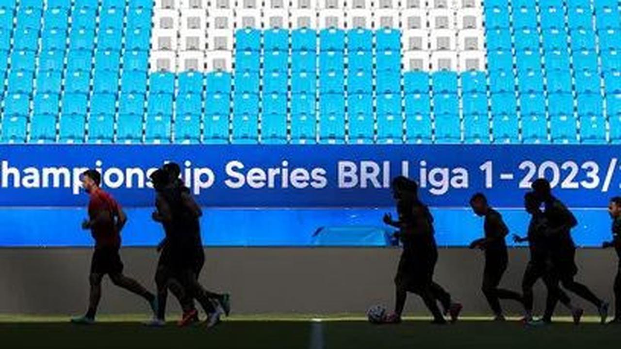 Borneo FC menjalani latihan terakhirnya jelang menghadapi Madura United dalam official training di Stadion Batakan, Balikpapan, Sabtu (18/5/2024) sore. Dipimpin pelatih Peter Huistra, skuad Broneo FC yang dilanda badai cedera menjalani sesi latihan dengan