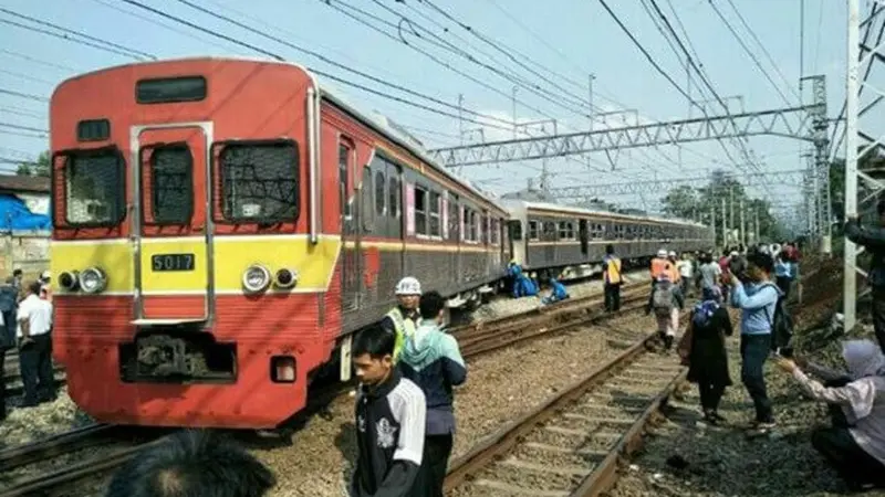 [Bintang] Kereta Anjlok