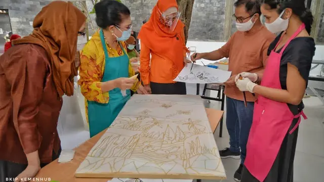 Sinergi Kemenhub dan Dekranas Manfaatkan Potensi Asam Jawa untuk Membatik