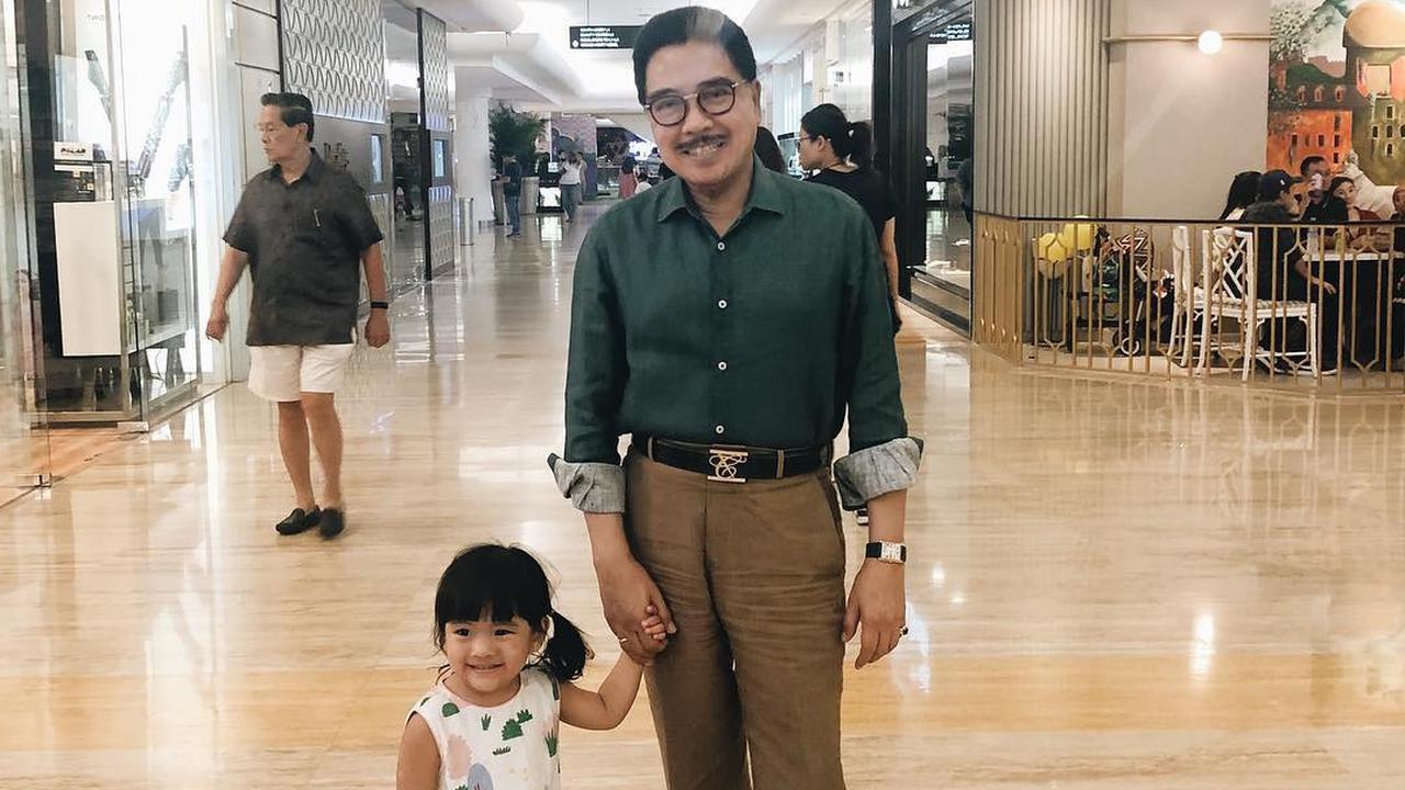 Potret Kedekatan Hotma Sitompul dengan Cucu dalam Momen Tak Terlupakan