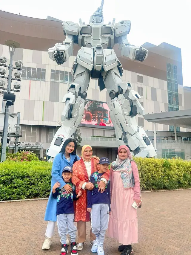 Titi Kamal liburan di Jepang (Foto: Instagram titi_kamall)