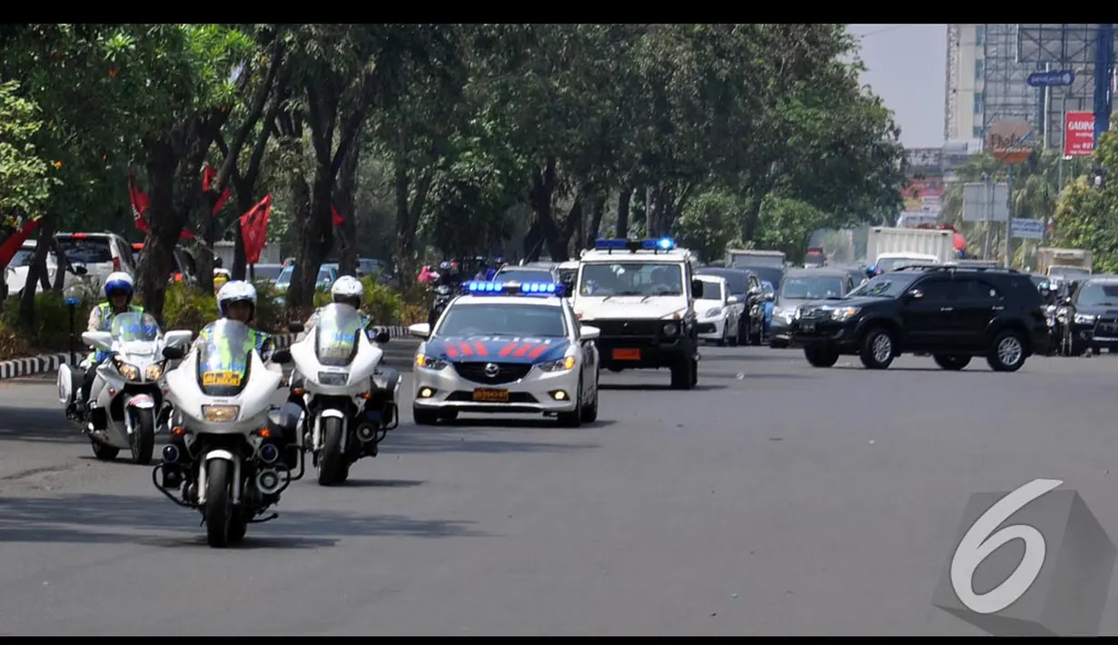 Presiden Jokowi dikawal Paspampres ketika menghadiri Rapat Kordinasi Nasional II Projo di Hotel Whiz, Jakarta, Sabtu (23/8/2014) (Liputan6.com/Miftahul Hayat) 