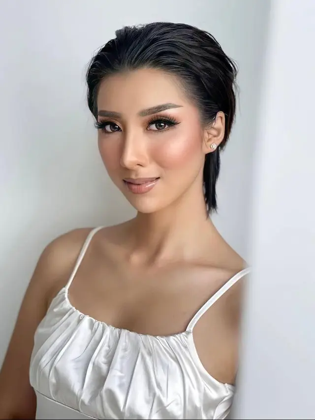 10 Pesona Nadia Tjoa, Wakil Indonesia Raih Mahkota Miss Face of Humanity 2022