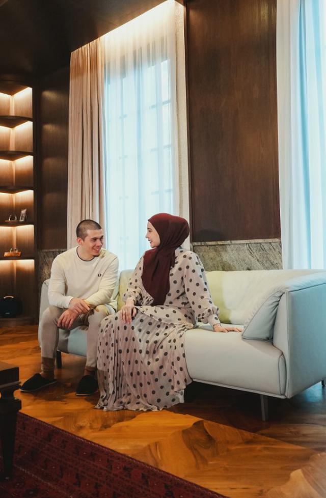 Dominasi Material Kayu Ciptakan Kehangatan Alami