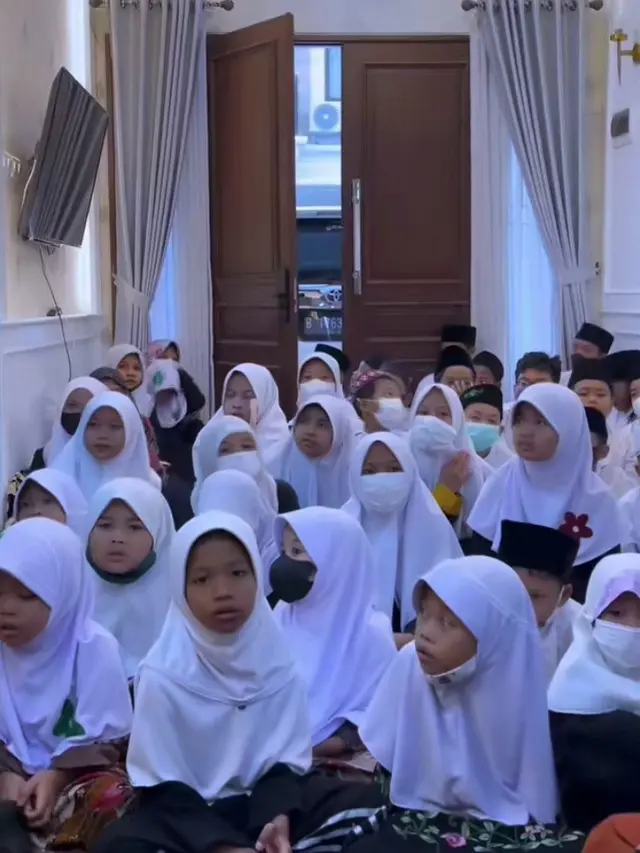 Syukuran Lucinta Luna Pasca Oplas