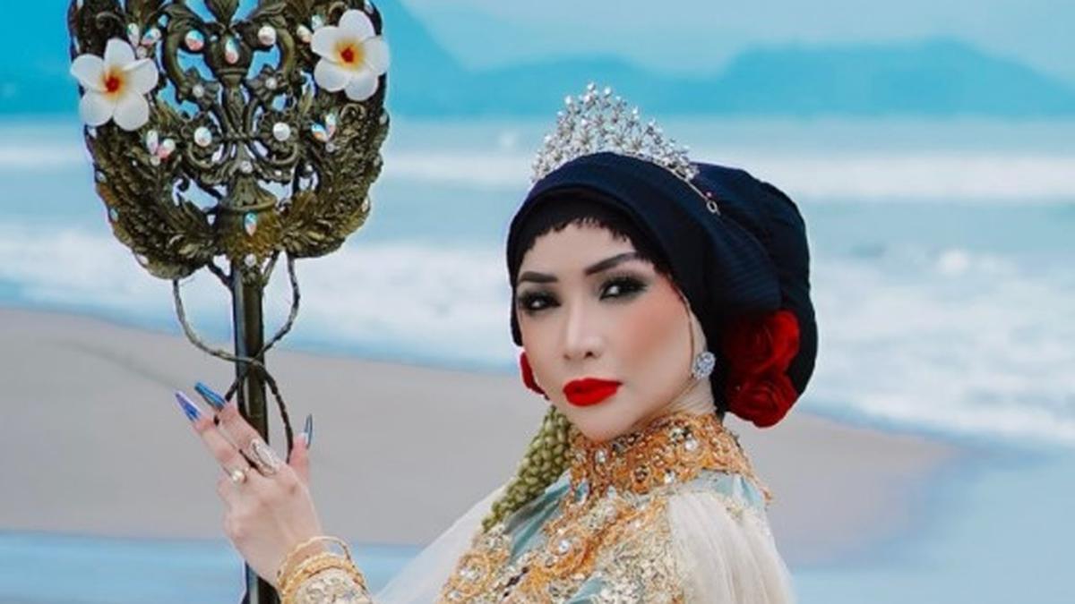 Gaya Hijab Roro Fitria yang Selalu Curi Perhatian, dari Hijab Sanggul hingga Penampilannya Saat Kirab 1 Suro