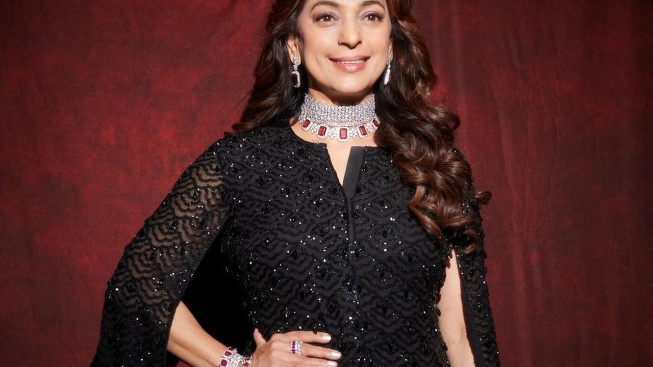 Sumber kekayaan Juhi Chawla sebagian besar berasal dari dunia perfilman, meskipun tidak sepenuhnya. Meskipun dia merupakan salah satu bintang teratas di tahun 90-an, film box office terakhirnya yang sukses adalah "Luck By Chance" pada tahun 2009. Sejak sa