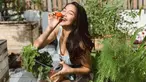 Eriska Nakesya tetap kece meskipun outfit yang dikenakan simple. (FOTO: instagram.com/eriskanakesya/)