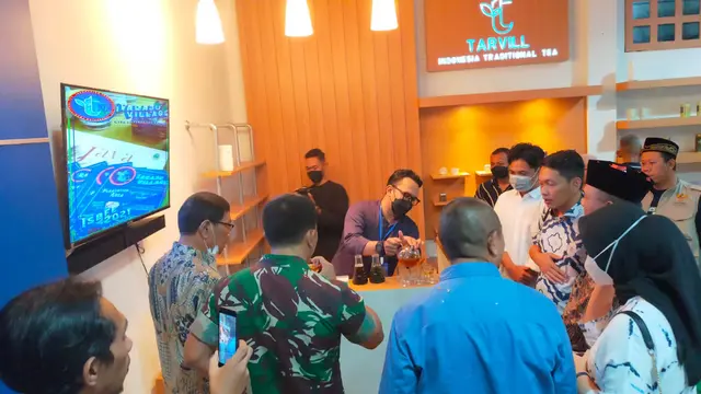 Pelaku usaha teh Tasikmalaya, Jawa Barat kembali bergeliat seiring penurunan kasus Covid-19.