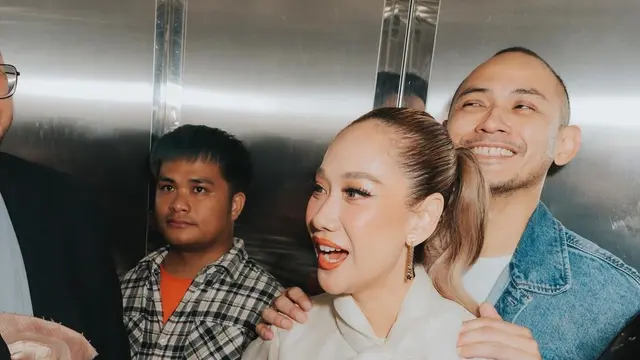 6 Gaya Bunga Citra Lestari dan Tiko Aryawardhana Rayakan Valentine Pertama sebagai Suami-Istri