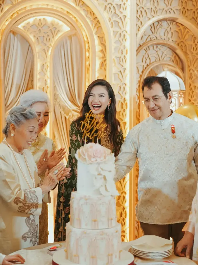 Raline Shah Rayakan Ulang Tahun ke-41 di Bulan Ramadan Bersama Keluarga, Awet Muda dengan Aura Mature dan Elegan