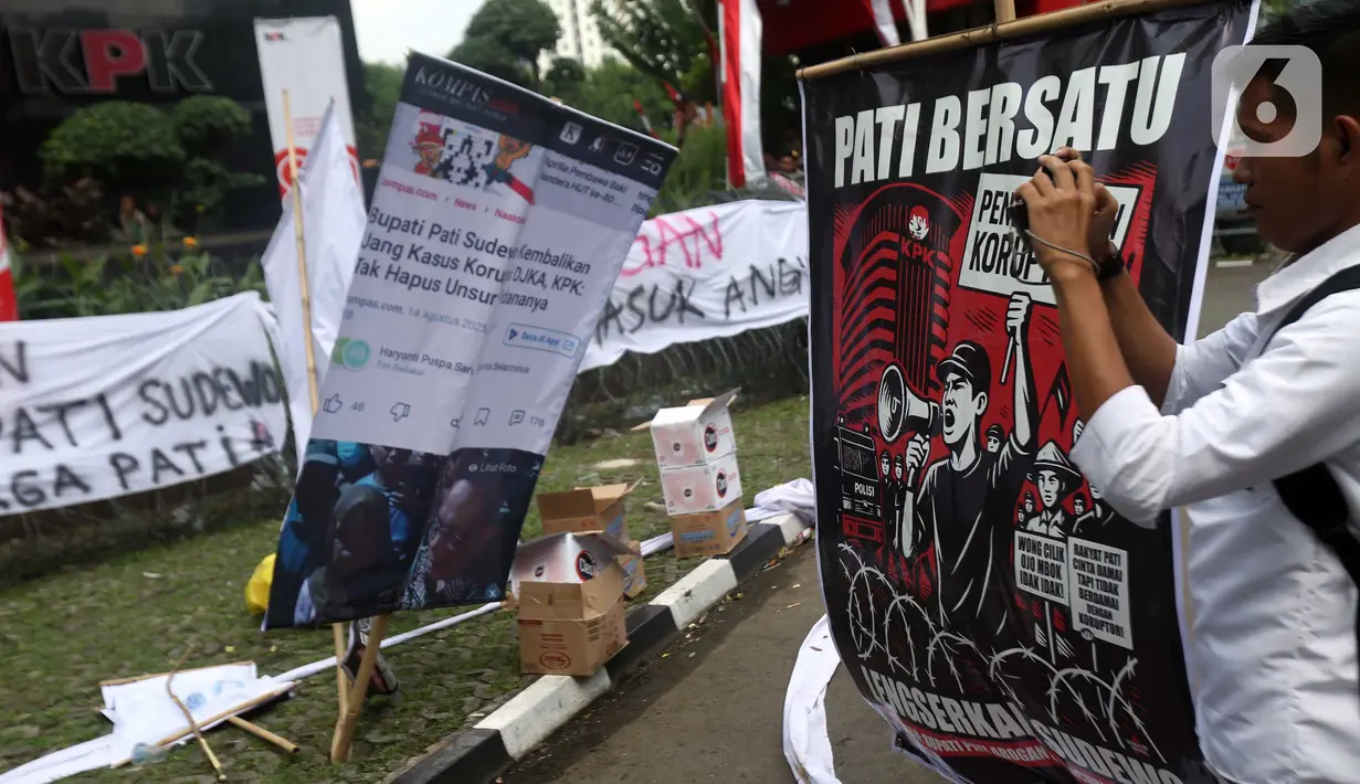 Kepada wartawan, saat itu, Sudewo mengaku menjawab semua pertanyaan penyidik KPK dengan jujur dan apa adanya, termasuk mengenai aliran uang tersebut. (Liputan6.com/Helmi Fithriansyah)