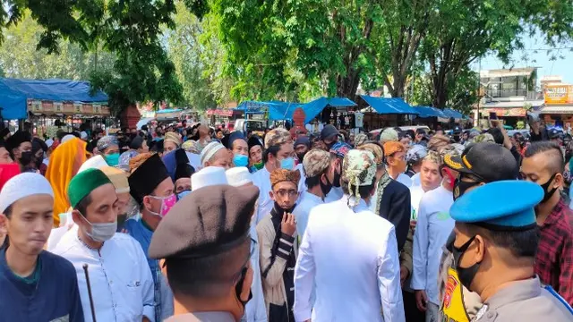 Saat Penobatan Sultan Kasepuhan Cirebon Diwarnai Penolakan