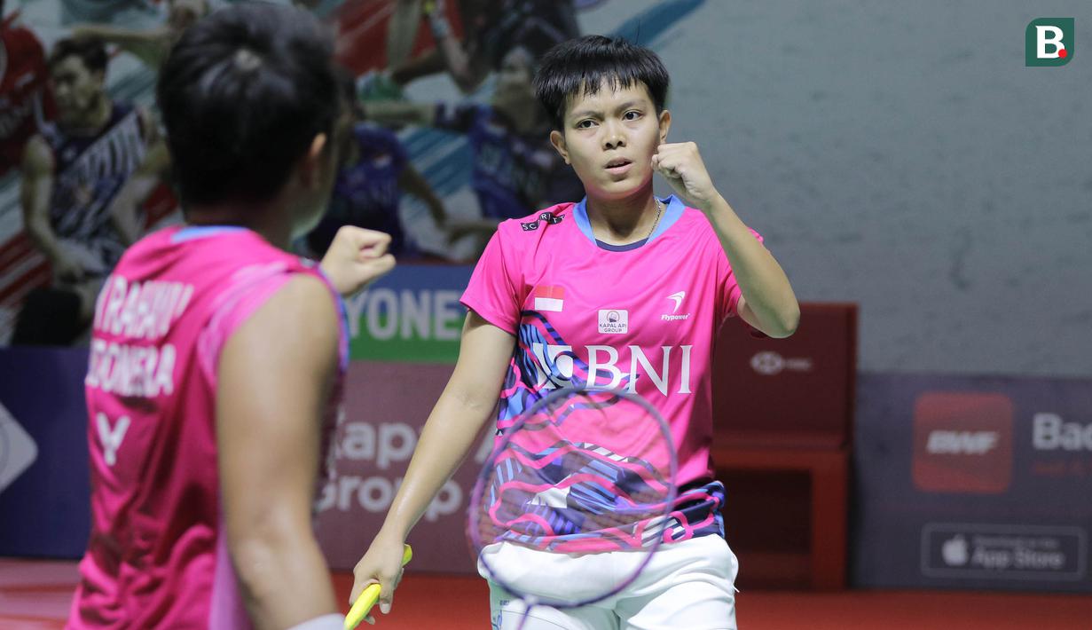 Kini, keduanya telah menjejak babak semifinal usai tampil mengejutkan dengan mengalahkan pasangan tangguh asal Korea selatan yang diunggulkan di tempat kedua, Lee So Hee/Shin Seung Chan di perempatfinal dengan rubber game 15-21, 21-16 dan 21-16. (Bola.com/Ikhwan Yanuar)