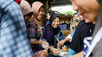 Buka Lapangan Kerja, Sandiaga Uno Gelar Pelatihan Kuliner Olahan Emping Melinjo dan Brownies