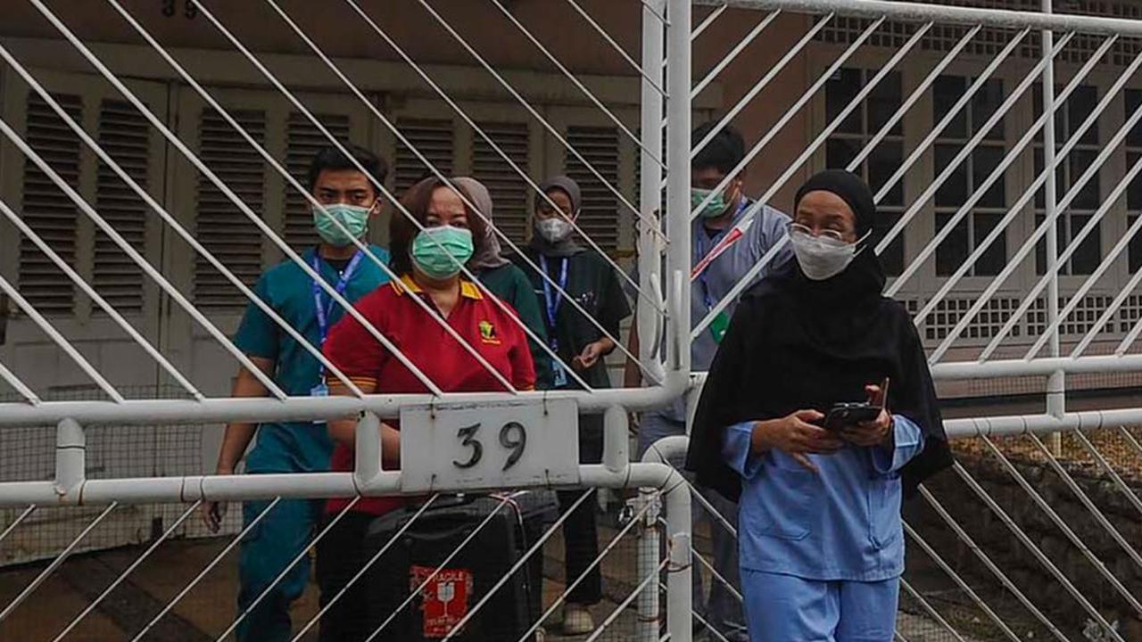 Misteri kematian ibu dan anak ini semula ditangani oleh Polres Metro Depok. Tetapi, kini Polda Metro Jaya ikut turun tangan.