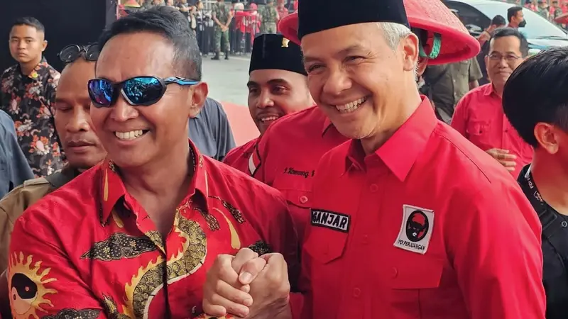 Bakal calon presiden atau bakal capres Ganjar Pranowo sempat bertemu dengan mantan Panglima TNI Jenderal (Purn) Andika Perkasa dalam momen acara peringatan Puncak Bulan Bung Karno 2023.
