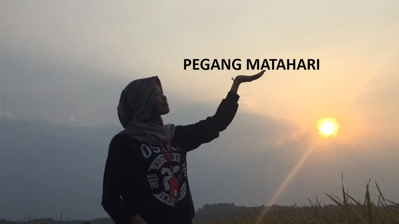Begini Kalau Warganet Diminta Mengedit Foto Pegang Matahari, Hasilnya Kocak