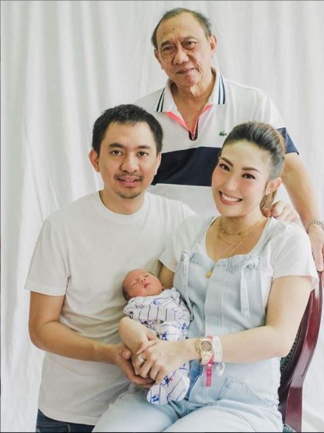 Ayu Dewi (Foto: Instagram/@mrsayudewi)