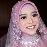 Begini penampilan Lesti Kejora dalam polesan makeup natural yang cantiknya manglingi. (Instagram/RozanaJulani).