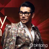 HL Celeb Bio Ferry Salim (Fotografer: Bambang E. Ros, Stylist: Indah Wulansari, Desain: Nurman Abdul Hakim/Bintang.com)