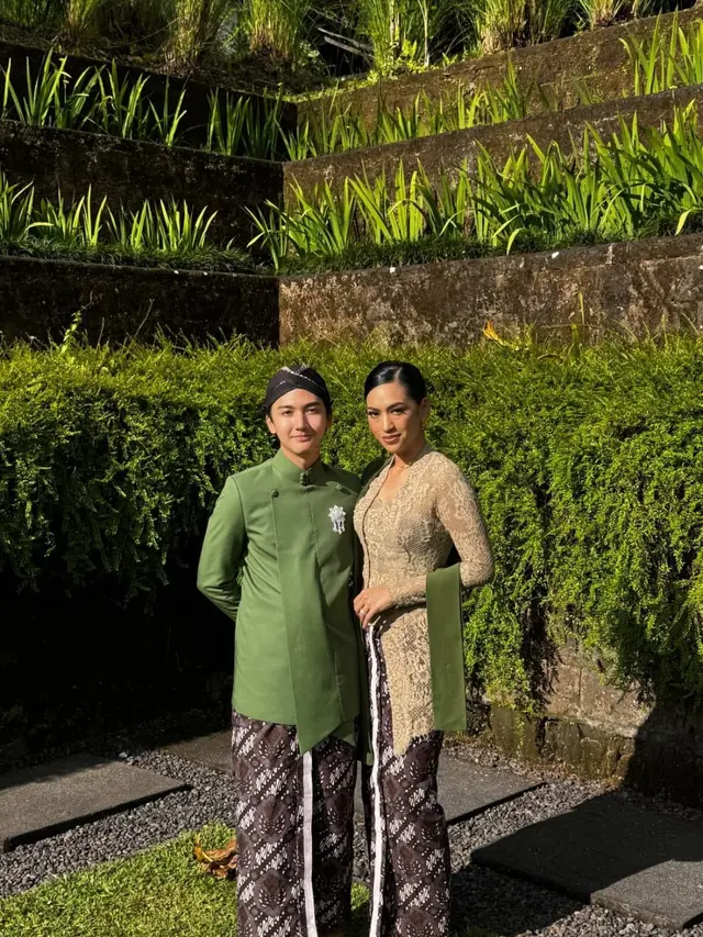 Gaun Bridesmaid Pernikahan Luna Maya