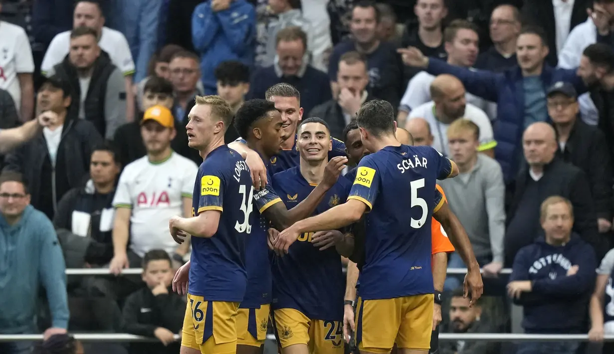 Dua gol kemeangan The Magpies dilesatkan oleh Callum Wilson (31') dan Miguel Almiron (40'). (AP/Frank Augstein)