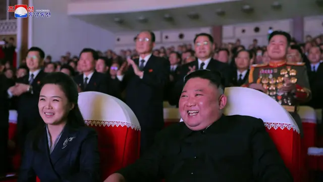FOTO: Setahun Menghilang, Istri Kim Jong-un Muncul di Depan Publik